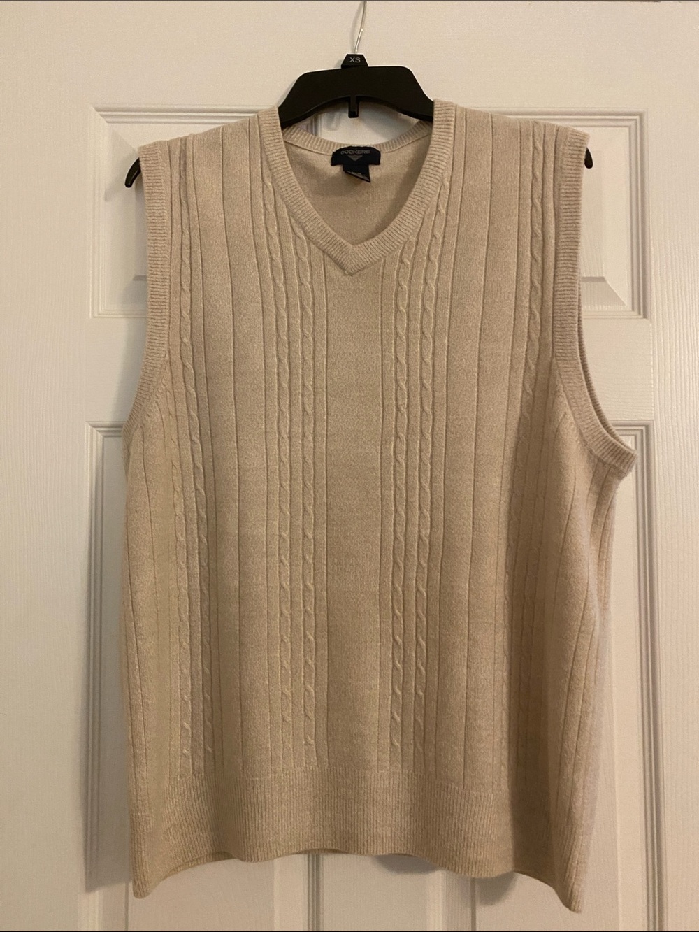 Dockers Men's Beige Cable-Knit V-Neck Sweater Vest